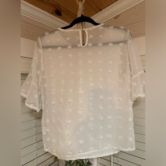 Adorable white Swiss dot shirt has never been worn! - Picture 3 of 3